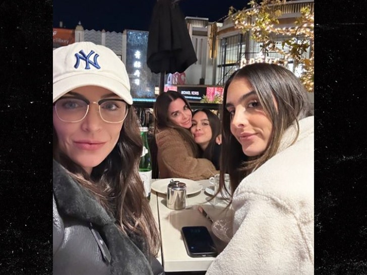 kyle richards and Mauricio Umansky and family christmas insta 1