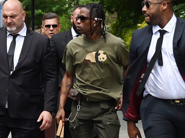 0dac8731bd014a9380a2c29cbfd61001_md travis scott abby road