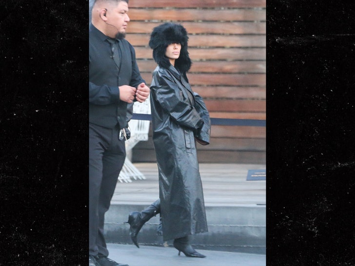 0ea30741273a45d98370aa34fde62f07_md kanye west and bianca censori in weho shopping