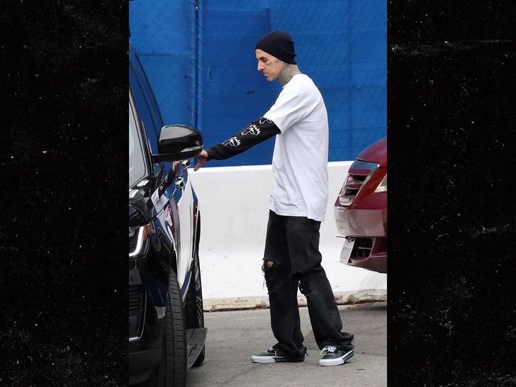 travis barker kourtney kardashian