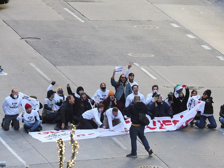 thanksgiving day parade pro palenstine protest reuters 2