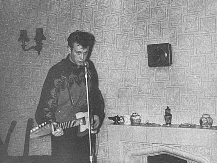 163dc88eda0b4b9ba27b9753d3f66ef5_md Chas Newby