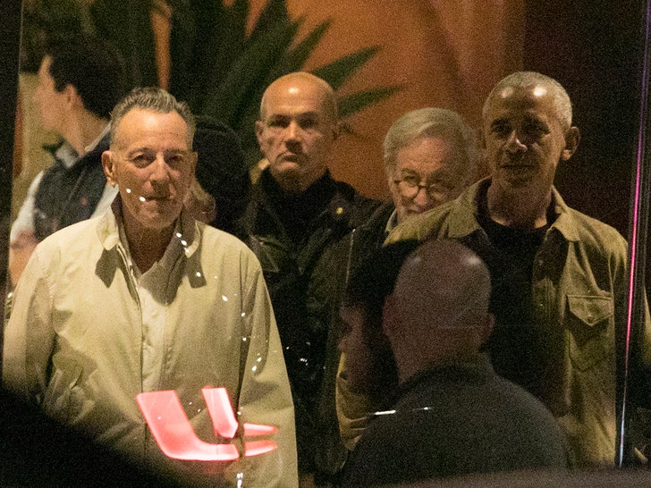 19e28e560dc14a91b692773c8c28dc46_md-2 obama bruce springsteen