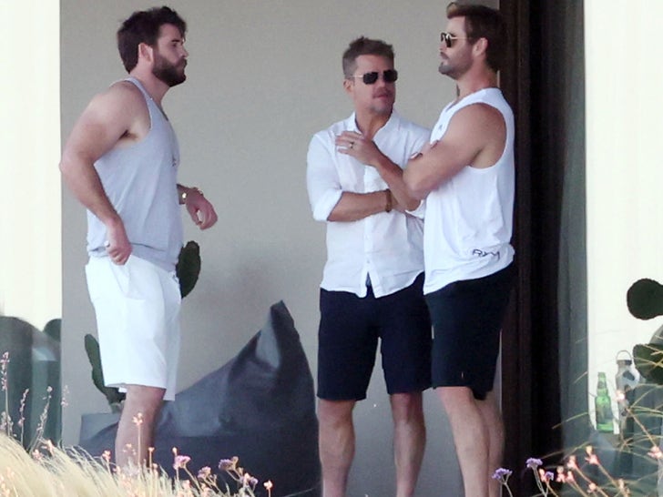 0629-Matt-Damon-Hemsworth-Bros-SUB-1