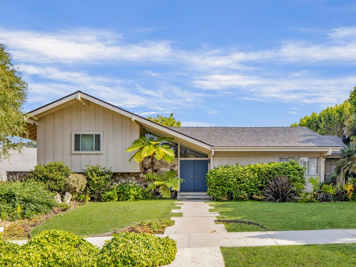 'Brady Bunch' House