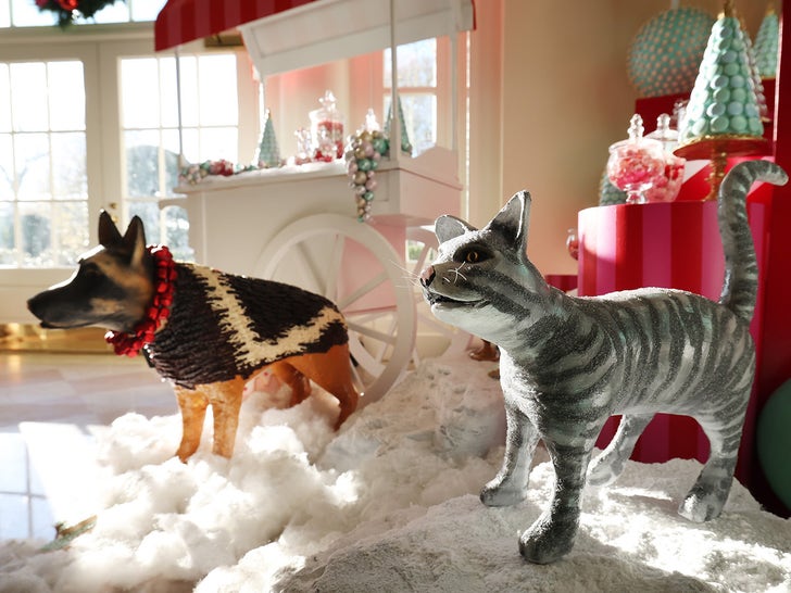 1127-White-House-Christmas-Decorations-2023-photos-primary