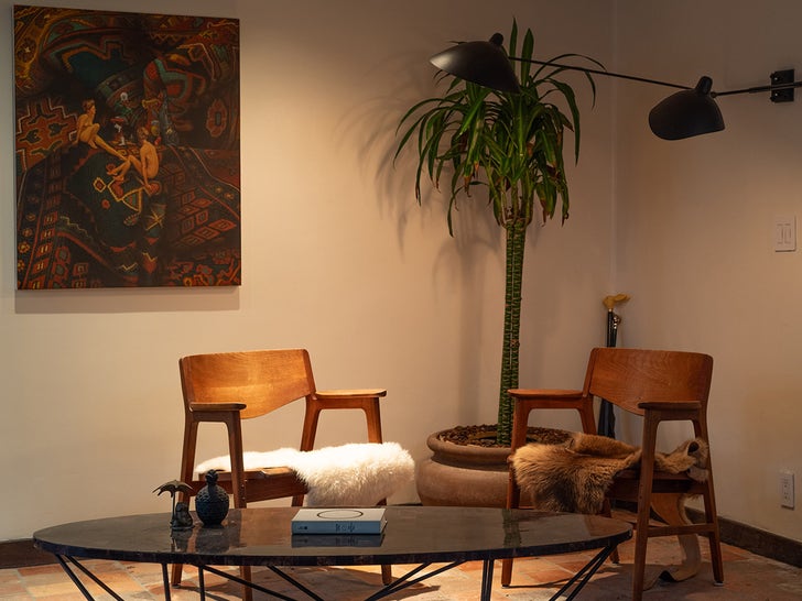 1219-robert-pattinson-hollywood-hills-home-sale-photos-primary-3