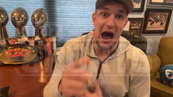 011724-rob-gronkowski-gronk-beach-kal