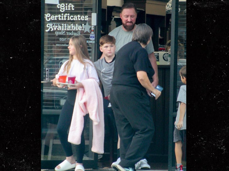 1121-Kim-Zolciak-Kroy-Biermann-Together-Before-Fight-photos-primary-3