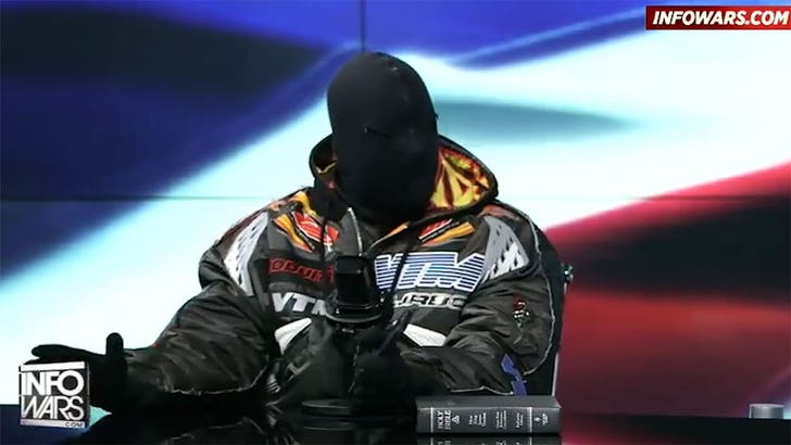 1e8b5e1f620149be9ee4f71147e983b0_md-11 120122-kanye-west-kal