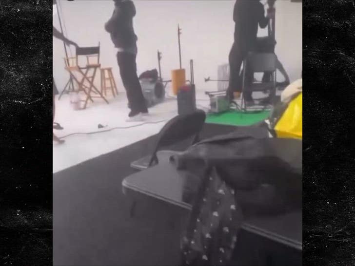 011724_chrisean_rock_guns_1759798