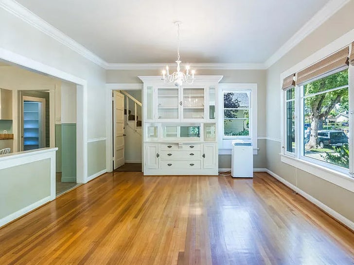 0908-Halloween-movie-jamie-lee-curtis-house-photos-pasadena-primary-2