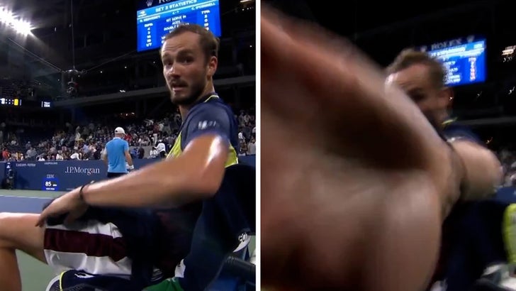 090123-daniil-medvedev-camera-kal