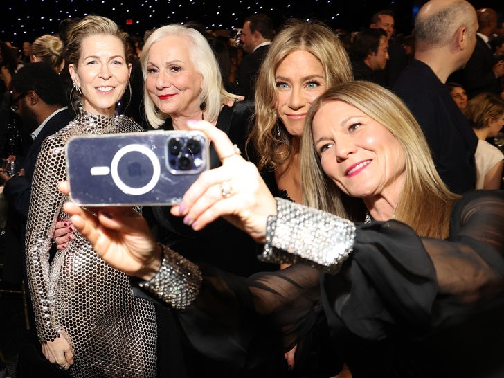 0114-critics-choice-awards-2024-behind-the-scenes-primary-3