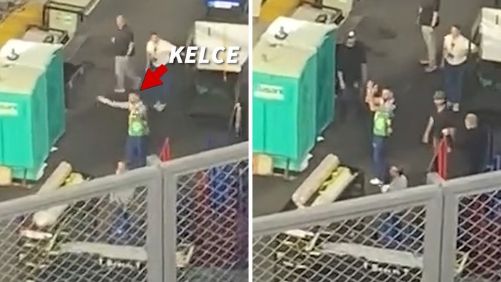 111123_taylor_swift_travis_hype_kal