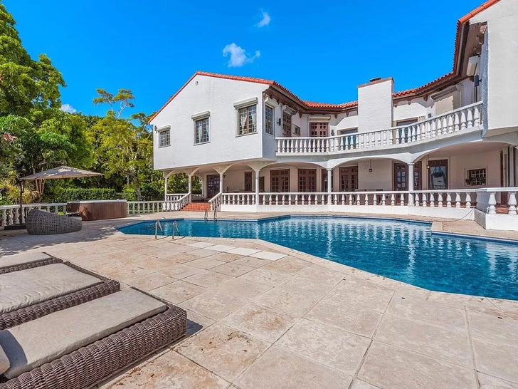 1130-lea-black-star-island-house-photos-primary-3