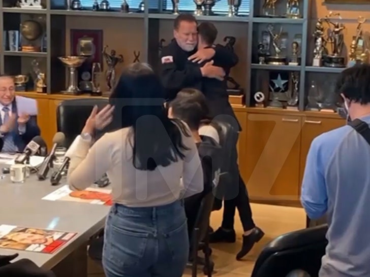 120123-arnold-schwarzenegger-hug-primary