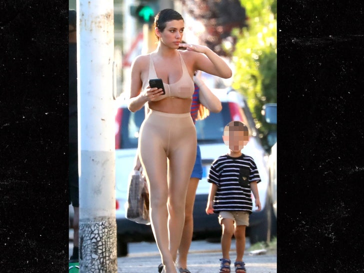 0825 Bianca Censori bacgrid 2