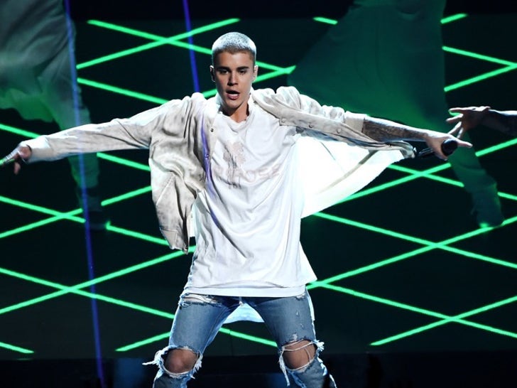 Justin Bieber's Performance Pics