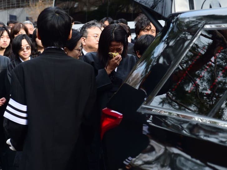 Lee Sun-kyun Funeral Photos 1