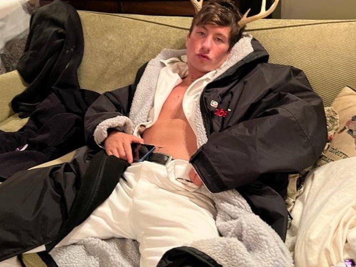 28259a9fc7fa4a8aabd61db9b566a811_md Barry Keoghan Hot Shots