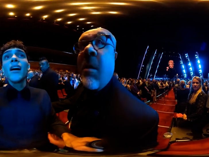 082823-adele-fan-sub1