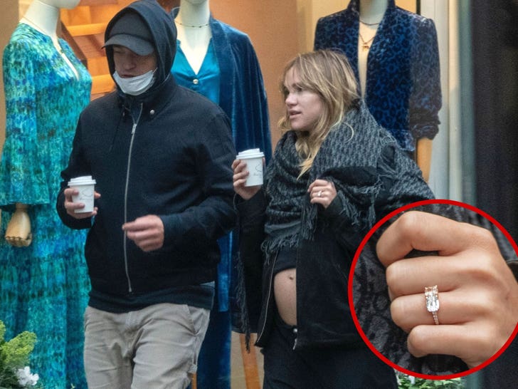 28650c5d387140c0a7757a0dc444a5f3_md Suki Waterhouse and Robert Pattinson ring