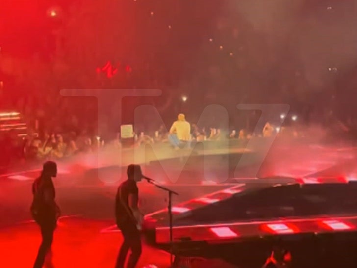 288072d0e2b346d7960665cfd95a8ae3_md 092820-chrissy-teigen-sub1