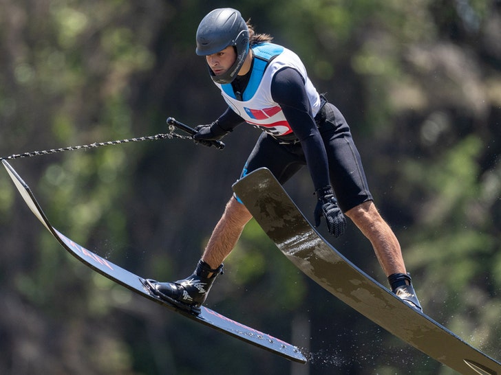 28c25377d0514619ba717b065d17245f_md mickey geller Water Ski Canada 3
