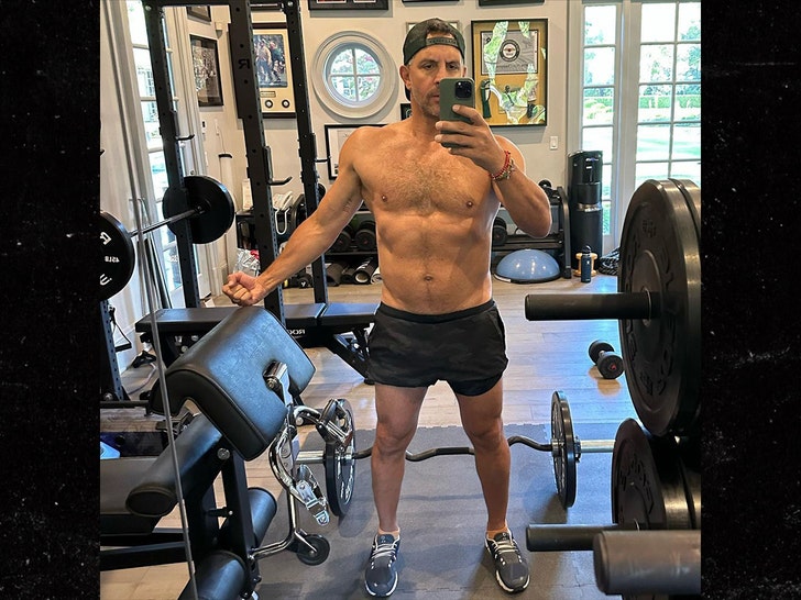 2a378860dab148aebaa573e6169823a5_md Mauricio Unmasky