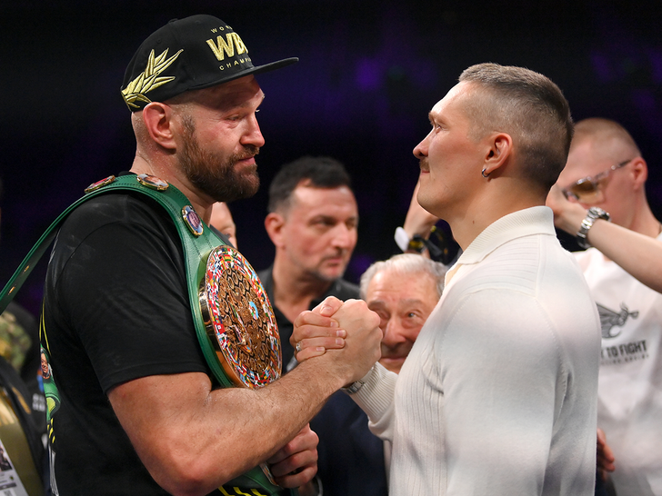 Tyson Fury and Oleksandr Usyk shake hands