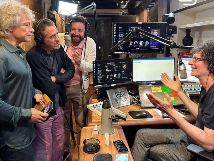 2b7c00abc66145d189b40f3b8e307f61_md howard stern bon jovi jimmy fallon robert downey jr no credit 3