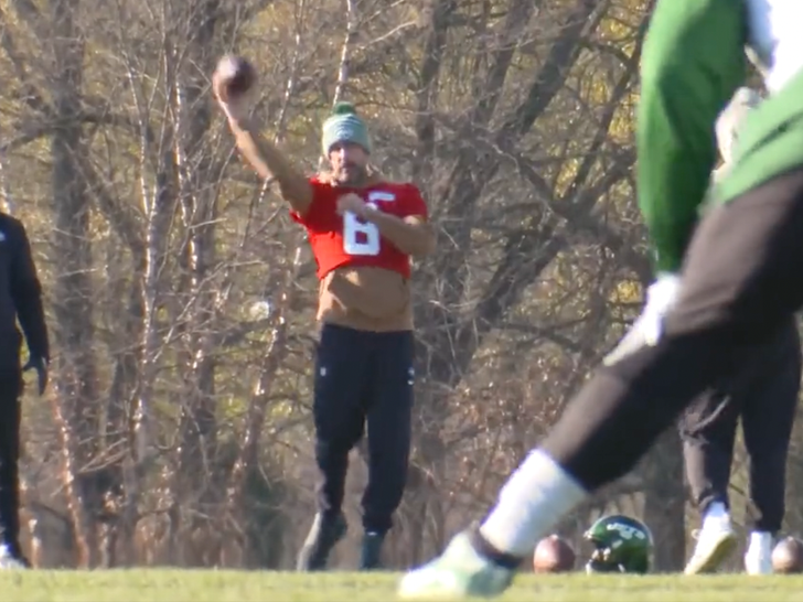 Aaron Rodgers is back on the practice field
