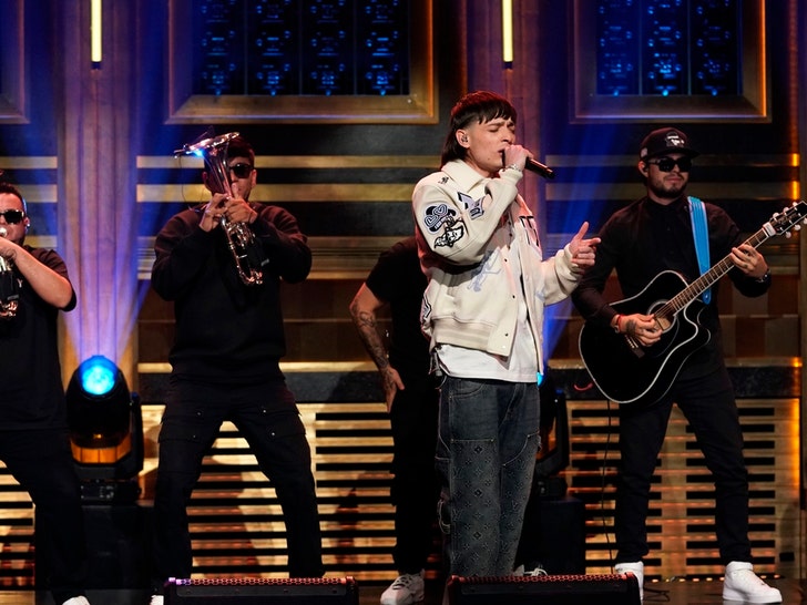 Peso Pluma Performance Photos