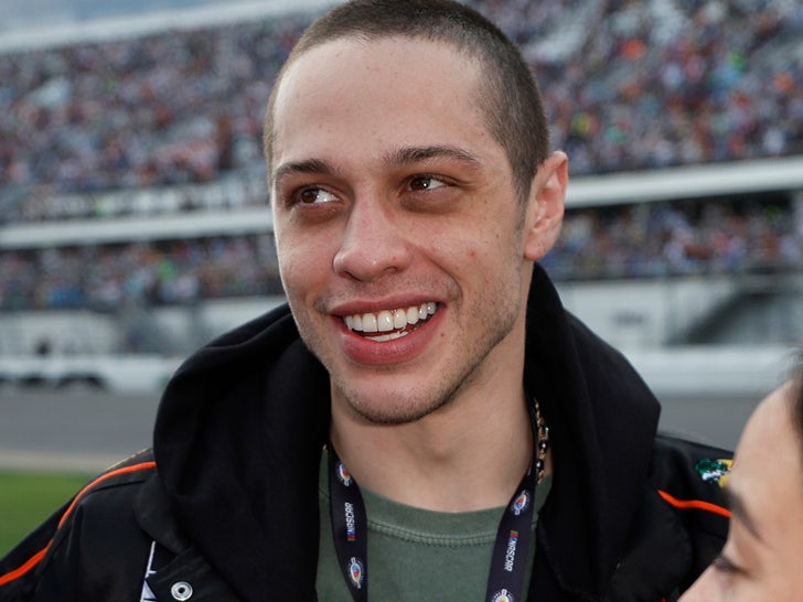 2d5abd2a062f4db985023a21a792c4bb_md Pete Davidson