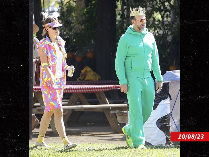 2df8c271f0ac460c8428de27f0054ed0_md olivia wilde and jason sudeikis dress up as barbie and ken for halloween bg 1