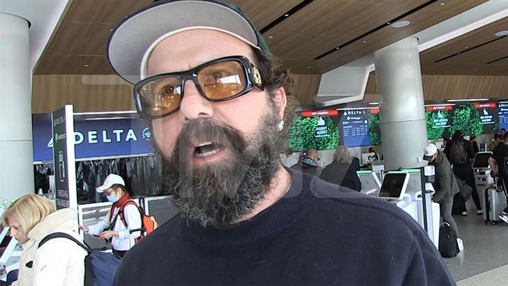 2e89068580674fba9d971b10f5cf0359_md 011624-brett-gelman-kal