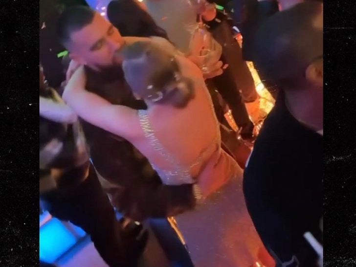 0101 taylor swift travis kelce kissing nye krystenrachelle-Instagram 2