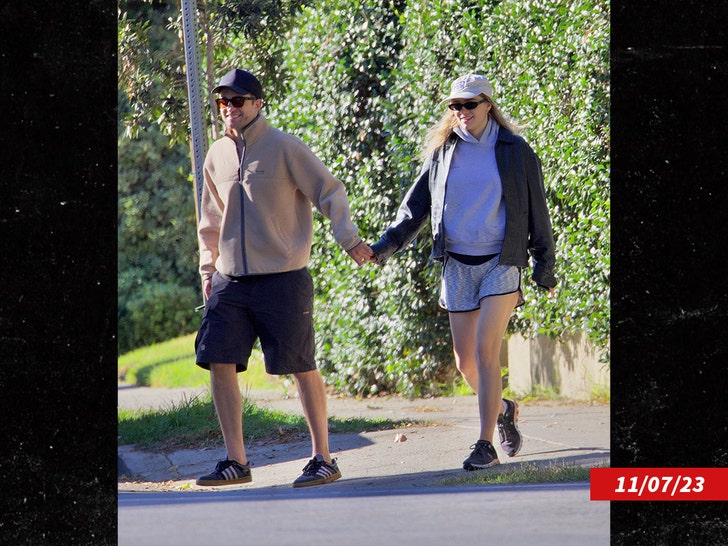 robert pattinson and suki waterhouse take walk in los angeles splash 1