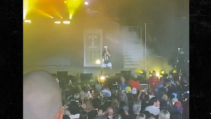 3056144e10224b9297eb39eda88f93d2_md-1 wiz khalifa