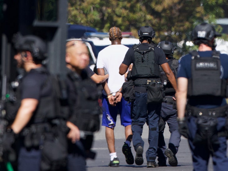 1018 Tori Spelling Forced To Evacuate Rental Home For Hostage Situation Next Door sub