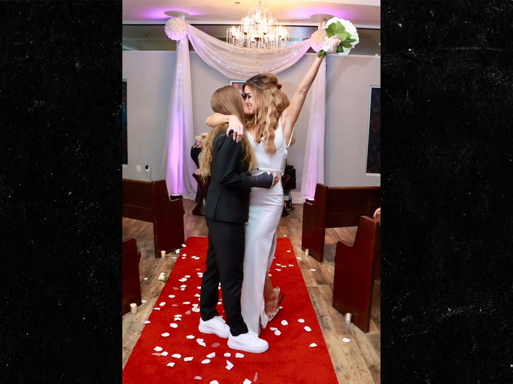 30c5d9ccb8334352a95d9e7c9748a02d_md g flip wedding