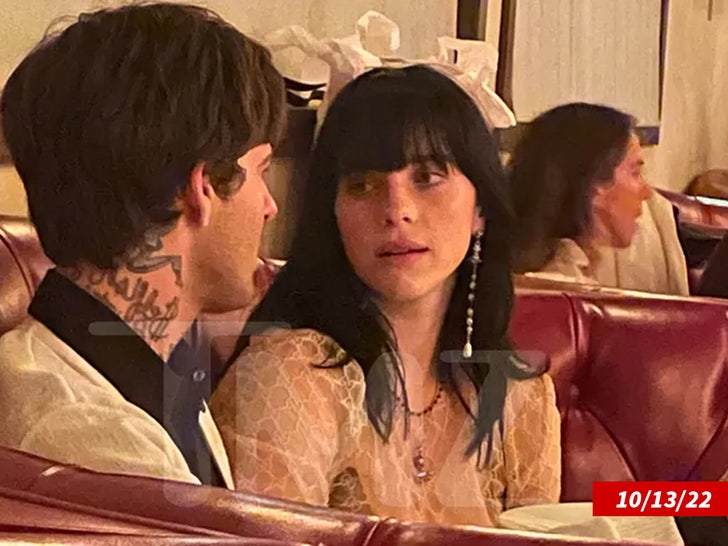 31376b083f78470e9c6b603079d9f364_md Billie Eilish and Jesse Rutherford