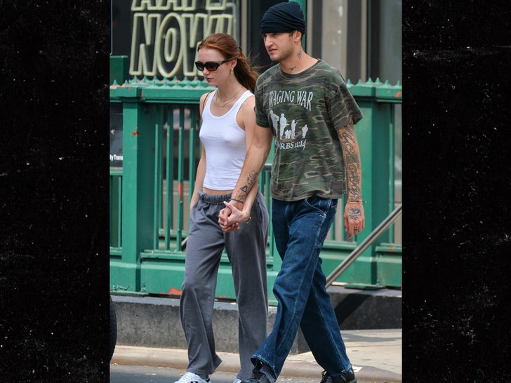 32a170976a0549c893c9c52b0dc2241c_md Anwar Hadid Sophia Piccirilli