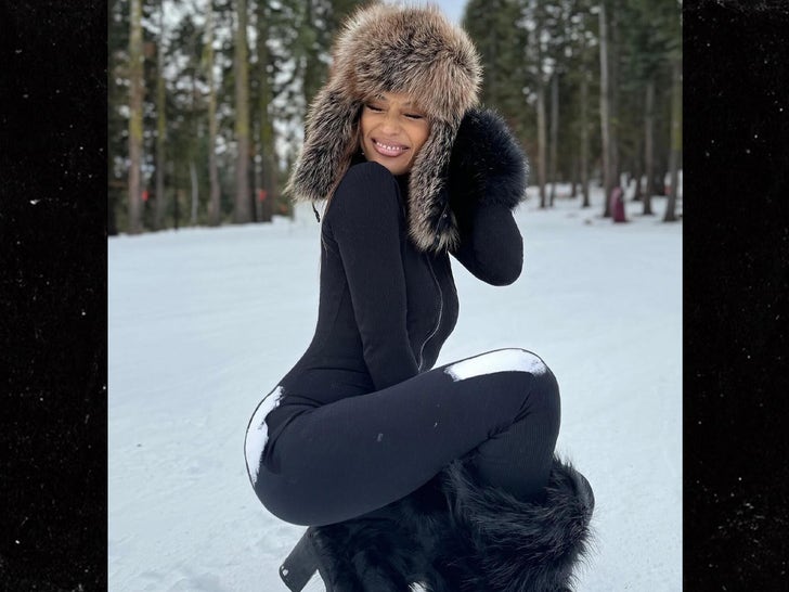 0105-Jeanie-Mai-Birthday-Sexy-Selfies-photos-primary-3