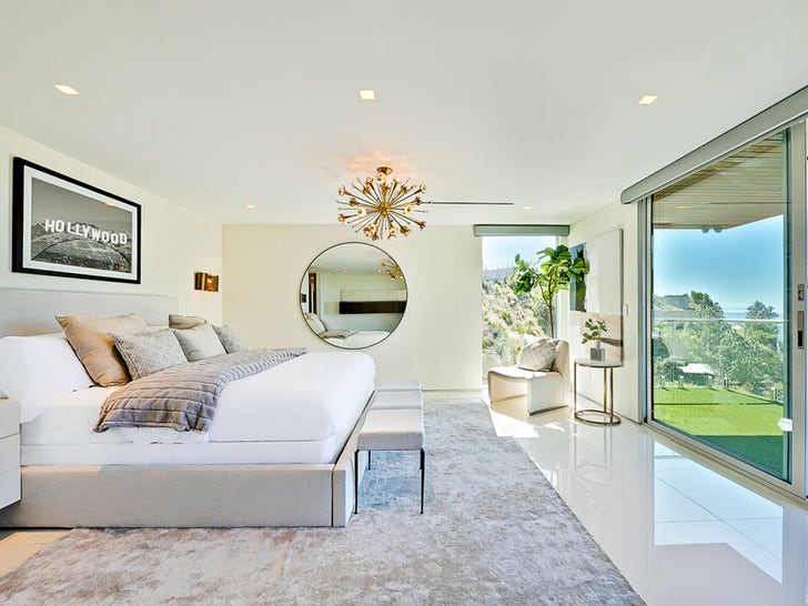 1018-Teddi-Mellencamp-renting-out-Hollywood-Hills-home-primary-4