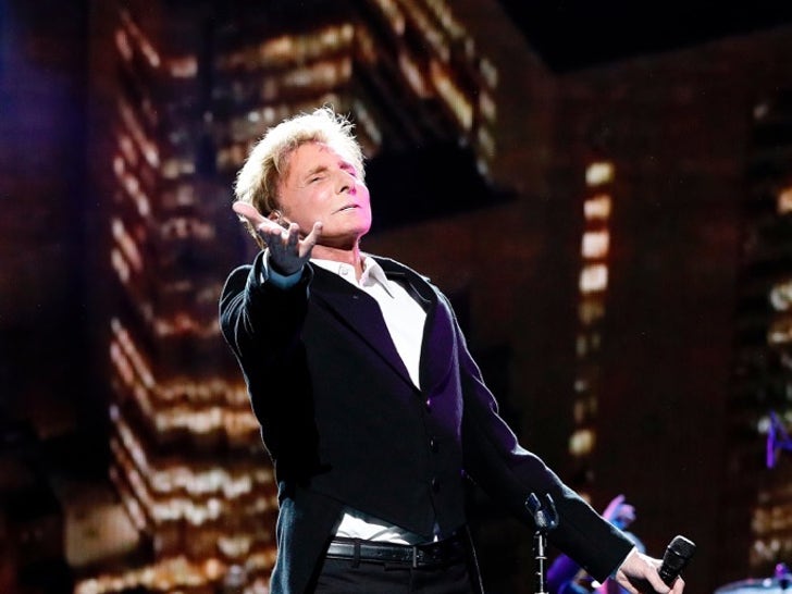 Barry Manilow Performance Photos