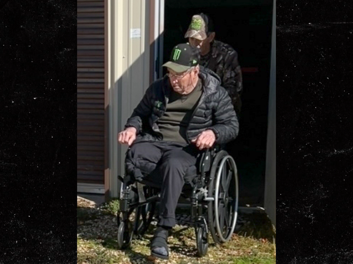 Britney Spears' estranged dad, Jamie Spears is seen for the first time since news he had to have his leg amputated following a serious infection