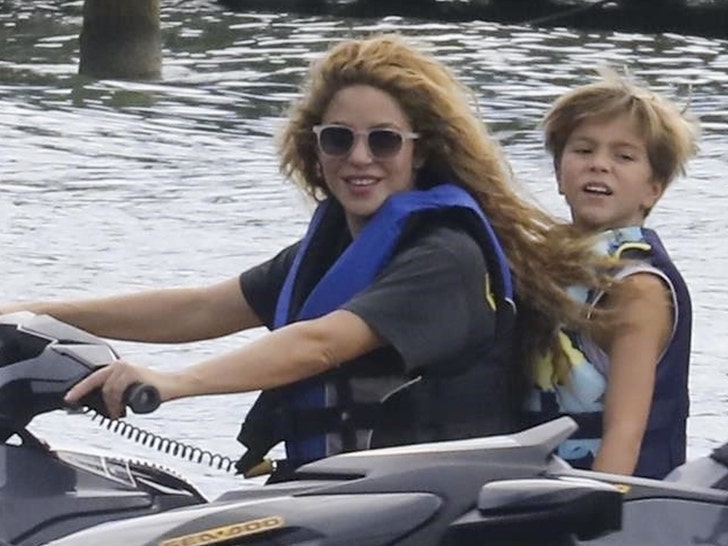 0904 shakira kids jet ski sub