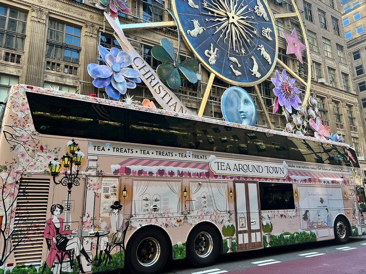 385141b4f8c74bf6a04695ac86a9b62c_md 1220-Beyonce-Jay-Z-NYC-Bus-SUB